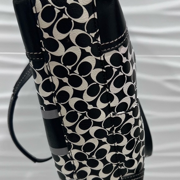 Authentic Coach purse, very good used condition. Black and white print. - Picture 7 of 8